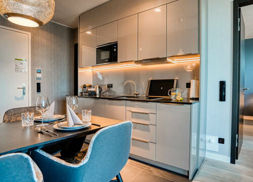 Küche in der Sky Suite im Cloud No. 7 Apartments in Stuttgart